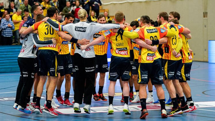 Player of the Rhein Neckar Lions, cheers after the final whistle, victory, winner, winner, cheers, cheers, joy, optimistic, highlight, action, action, 20 11 2019, Mannheim Germany , handball, EHF Cup, Rhein Neckar Lions SKA Minsk xozx
