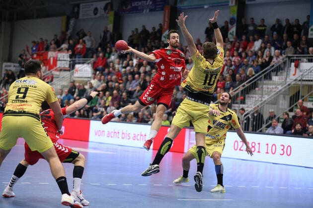 Soeren Suedmeier ASV Hamm Westfalen 17 against Damian Janus HSG Krefeld 10 right GER, Handball, 2 Bundesliga, ASV Hamm Westfalen against HSG Krefeld, 20 11 2019 Hamm Copyright: xEibner-Pressefotox xJanxStrohdiekx EP_JSK