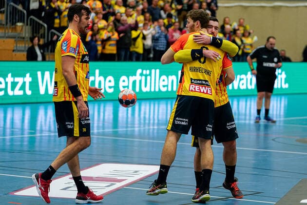 v li Gedeon Guardiola RNL, 30 , Niclas Kirkelokke Kirkelökke, RNL, 6 and Jannik Kohlbacher RNL, 80 , Cheers after the final whistle, victory, winner, winner, cheers, joy, optimistic, highlight, action, action, 20 11 2019, Mannheim Germany , Handball, EHF Cup, Rhein Neckar Löwen SKA Minsk xozx
