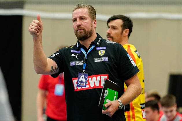 Oliver Roggisch Sports Director, RNL , thumbs up, gesture, gestures, confident, optimistic, single picture, action, action, 20 11 2019, Mannheim Germany , handball, EHF Cup, Rhein Neckar Löwen SKA Minsk xozx
