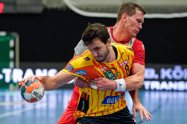 v li Romain Lagarde RNL, 8 , Siarhei Shylovich SKA Minsk, 88 , duel, game scene, duel, duel, tackle, tackling, dynamics, action, action, 20 11 2019, Mannheim Germany , handball, EHF Cup, Rhein Neckar Löwen SKA Minsk xozx