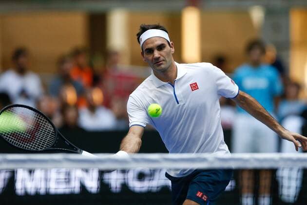 Swiss Roger Federer returns a ball prior his exhibiton game with German Alexander Zverev in Buenos Aires, Argentina, 20 November 2019. Exhibition game Federer vs. Zverev !ACHTUNG: NUR REDAKTIONELLE NUTZUNG!  Copyright: xJuan_Ignacio_Roncoronix AME7730 20191120-637098904816506644