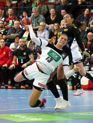 BAU 21 11 2019 Stuttgart Handball Women Germany vs Montenegro, v l Julia Behnke GER , Dijana Ujkoc Montenegro