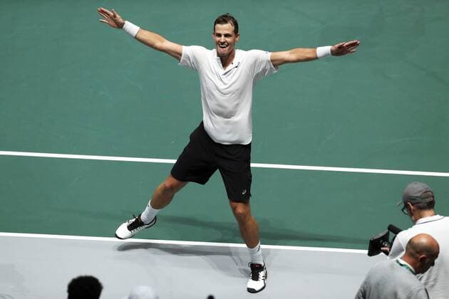 Canadian tennis player Vasek Pospisil celebrates after defeating Australian John Millman during the quarterfinals of the Davis Cup Madrid Finals held at the Caja Magica tennis venue in Madrid, Spain, 21 November 2019. Davis Cup Madrid Finals: Canada vs. Australia !ACHTUNG: NUR REDAKTIONELLE NUTZUNG!  Copyright: xKikoxHuescax GRAF3772 20191121-637099642427775374