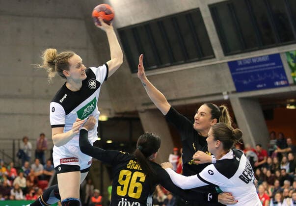 BAU 21 11 2019 Stuttgart handball women Germany vs Montenegro, left Maren Weigel GER