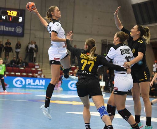 Alicia Stolle Germany, Germany Montenegro, test match handball women national team, SCHARRena Stuttgart, 21 11 2019 Germany Montenegro, test match handball women national team, SCHARRena Stuttgart, 21 11 2019 Stuttgart, Germany Montenegro, test match handball women national team, SCHARRena Stuttgart, 21 11 2019 Stuttgart Copyright: xMemmlerx Eibner-Pressefotox EP_mmr