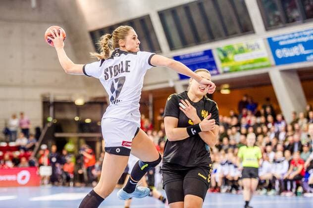 Alicia Stolle Germany 17 Germany Montenegro International match SCHARRena Stuttgart Baden Wuerttemberg Germany Stuttgart 21 11 19 Handball International match , Stuttgart Baden Wuerttemberg Germany