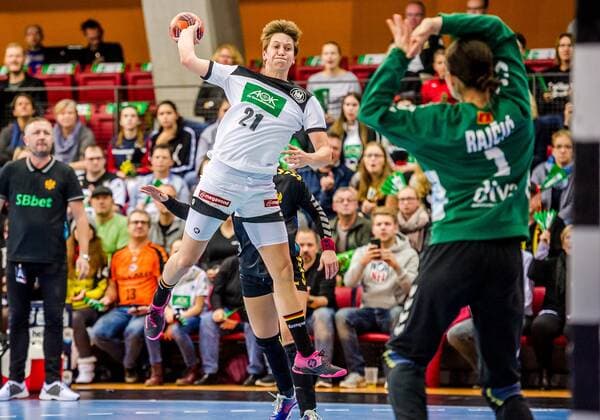 Ina Grossmann DEUTSCHLAND 21 Germany Montenegro international match SCHARRena Stuttgart Baden Wuerttemberg Germany Stuttgart 21 11 19 Handball international match , Stuttgart Baden Wuerttemberg Germany
