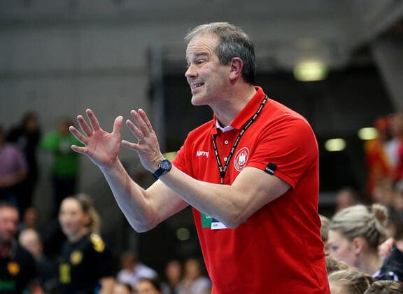 BAU 21 11 2019 Stuttgart handball women Germany vs Montenegro, coach Henk Groener GER