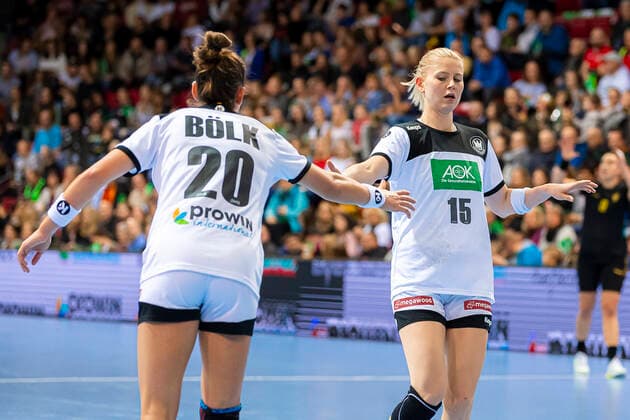 Stuttgart, Germany 21 November 2019 EHF Women Test match Germany vs Montenegro v li Emily Boelk Bölk Germany Thueringer HC , Kim Naidzinavicius Germany Bietigheim Stuttgart Scharrena Germany