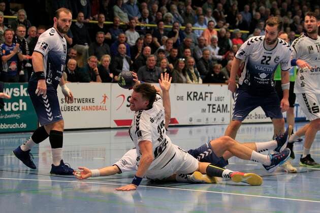 2 Bundesliga Handball VfL Luebeck Schwartau EHV Aue 21 11 2019, Hansehalle Luebeck, GER, 2 Bundesliga Handball VfL Luebeck Schwartau EHV Aue in picture picture shows Martin Waschul VfL Luebeck Schwartau falls on Kevin Lux EHV Aue nordphotox xTauchnitz nph00059