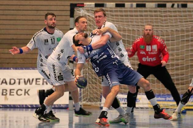 2 Bundesliga Handball VfL Luebeck Schwartau EHV Aue 21 11 2019, Hansehalle Luebeck, GER, 2 Bundesliga Handball VfL Luebeck Schwartau EHV Aue in picture shows Markus Hansen VfL Luebeck Schwartau is brutally stopped by Petr Slachta EHV Aue nordphotox xTauchnitz nph00059