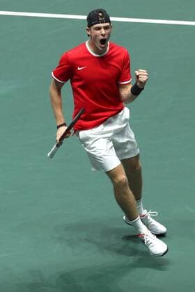 Canadian tennis player Denis Shapovalov in action against Australian Alex de Minaur during the quarterfinals of the Davis Cup Madrid Finals held at the Caja Magica tennis venue in Madrid, Spain, 21 November 2019. Davis Cup Madrid Finals: Canada vs. Australia !ACHTUNG: NUR REDAKTIONELLE NUTZUNG!  Copyright: xKikoxHuescax GRAF3843 20191121-637099685228867375