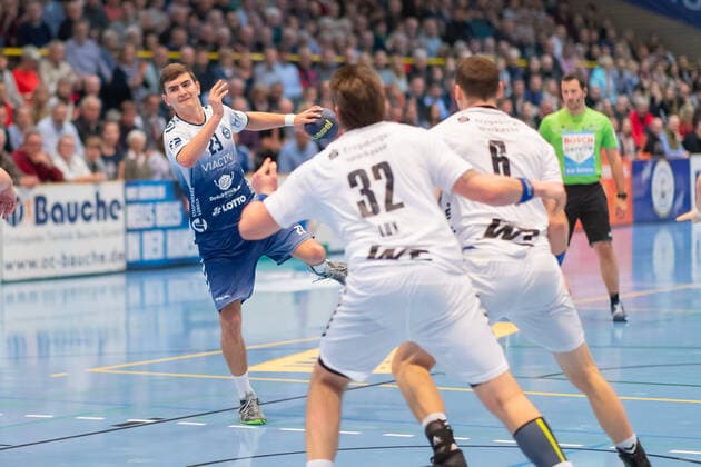 Janik Schrader Nr 23, VfL Luebeck Schwartau against Kevin Lux Nr 32, EHV Aue VfL Luebeck Schwartau against EHV Aue, Handball, 2 League, 21 11 19 Luebeck Schleswig Holstein Germany Hansehalle Copyright: xAgentur54Gradx xChristianxSchaffrathx