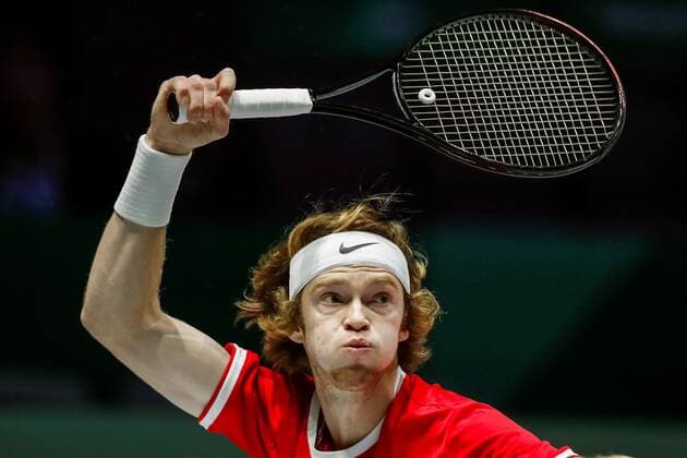 Russian tennis player Andrey Rublev in action against Canadian Vasek Pospisil during the first match of the Davis Cup s semifinal match between Russia and Canada played at Caja Magica stadium in Madrid, Spain on 23 November 2019. Russia vs Canada !ACHTUNG: NUR REDAKTIONELLE NUTZUNG!  Copyright: xEmilioxNaranjox GRAF5010 20191123-637101123295246576