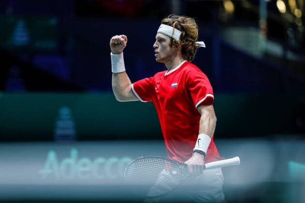 Russian tennis player Andrey Rublev in action against Canadian Vasek Pospisil during the first match of the Davis Cup s semifinal match between Russia and Canada played at Caja Magica stadium in Madrid, Spain on 23 November 2019. Russia vs Canada !ACHTUNG: NUR REDAKTIONELLE NUTZUNG!  Copyright: xEmilioxNaranjox GRAF5002 20191123-637101123934101086