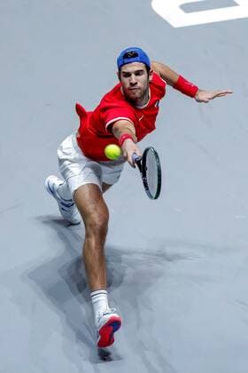 Russian tennis player Karen Khachanov in action against Canadian Denis Shapovalov during the second match of the Davis Cup s semifinal match between Russia and Canada played at Caja Magica stadium in Madrid, Spain on 23 November 2019. Russia vs Canada !ACHTUNG: NUR REDAKTIONELLE NUTZUNG!  Copyright: xEmilioxNaranjox GRAF5220 20191123-637101199000581151