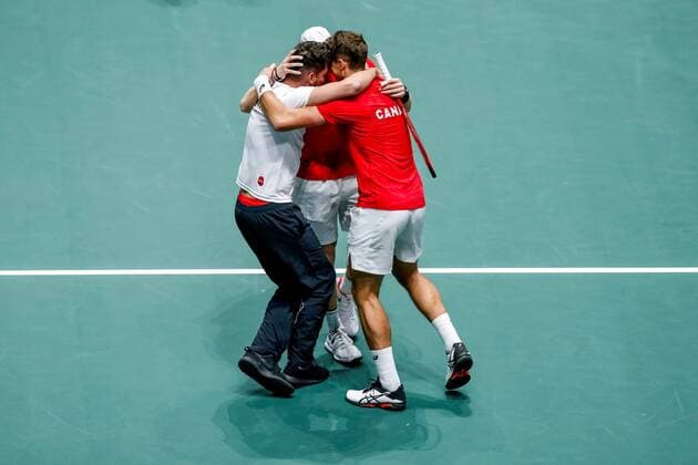 Canadian team celebrate the vicory of Canadian players Denis Shapovalov and Vasek Pospisil against Russian Karen Khachanov and Andrey Rublev during the third doubles match of the Davis Cup s semifinal match between Russia and Canada played at Caja Magica stadium in Madrid, Spain on 23 November 2019. Russia vs Canada !ACHTUNG: NUR REDAKTIONELLE NUTZUNG!  Copyright: xEmilioxNaranjox GRAF5340 20191123-637101282576040044