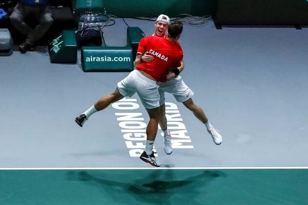 Canadian tennis players Denis Shapovalov (L) and Vasek Pospisil (R) celebrate after defeating Russian Karen Khachanov and Andrey Rublev during the third doubles match of the Davis Cup s semifinal match between Russia and Canada played at Caja Magica stadium in Madrid, Spain on 23 November 2019. Russia vs Canada !ACHTUNG: NUR REDAKTIONELLE NUTZUNG!  Copyright: xEmilioxNaranjox GRAF5338 20191123-637101282593852546