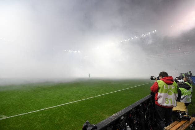 Fußball, Olympique Lyon - OGC Nizza ILLUSTRATION - INCIDENTS - FUMIGENES - PHOTOGRAPHES FOOTBALL : Lyon vs Nice - Ligue 1 Conforama - 23 11 2019 FEP Panoramic 