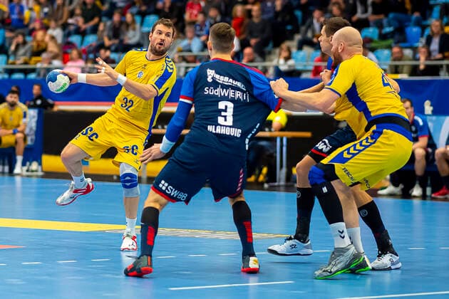 Bietigheim, Germany 23 November 2019 2 BL 19 20 SG BBM Bietigheim vs VfL Gummersbach vs Robin Haller Gummersbach , Nikola Vlahovic Bietigheim , Alexander Becker Gummersbach , Tim Dahlhaus SG BBM Bietigheim Bietigheim Egetrans Arena Baden Württemberg Germany
