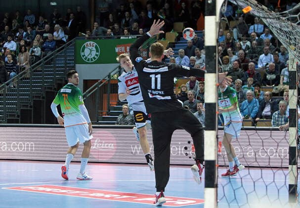 23 11 2019, xovx, Handball Bundesliga, HSG Wetzlar TSV GWD Minden emspor, Attack Minden, v l Stefan Cavor HSG Wetzlar , Kevin Gulliksen GWD Minden , Till Klimpke HSG Wetzlar , Aktion DFL DFB REGULATIONS PROHIBIT ANY USE OF PHOTOGRAPHS as IMAGE SEQUENCES and or QUASI VIDEO Wetzlar