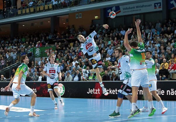 23 11 2019, xovx, Handball Bundesliga, HSG Wetzlar TSV GWD Minden emspor, Attack Minden, v l Olle Forsell Schefvert HSG Wetzlar , Marian Michalczik GWD Minden , Christoffer Rambo GWD Minden , Lucas Meister GWD Minden , Nils Torbruegge HSG Wetzlar , Stefan Cavor HSG Wetzlar , Aktion DFL DFB REGULATIONS PROHIBIT ANY USE OF PHOTOGRAPHS as IMAGE SEQUENCES and or QUASI VIDEO Wetzlar