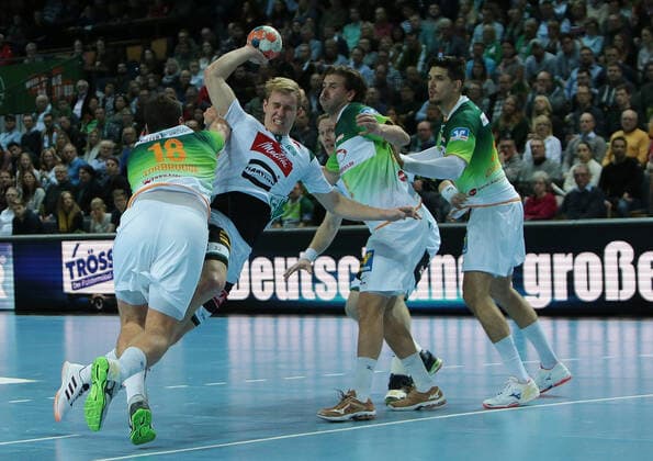23 11 2019, xovx, Handball Bundesliga, HSG Wetzlar TSV GWD Minden emspor, Attack Minden, v l Nils Torbruegge HSG Wetzlar , Marian Michalczik GWD Minden , Olle Forsell Schefvert HSG Wetzlar , Stefan Cavor HSG Wetzlar , Aktion DFL DFB REGULATIONS PROHIBIT ANY USE OF PHOTOGRAPHS as IMAGE SEQUENCES and or QUASI VIDEO Wetzlar