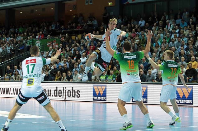 23 11 2019, xovx, Handball Bundesliga, HSG Wetzlar TSV GWD Minden emspor, Attack Minden, v l Aliaksandr Padshyvalau GWD Minden , Marian Michalczik GWD Minden , Nils Torbruegge HSG Wetzlar , Viggo Kristjansson HSG Wetzlar , Aktion DFL DFB REGULATIONS PROHIBIT ANY USE OF PHOTOGRAPHS as IMAGE SEQUENCES and or QUASI VIDEO Wetzlar Wetzlar PROHIBIT ANY USE OF PHOTOGRAPHS as IMAGE SEQUENCES and or QUASI VIDEO VIDEO