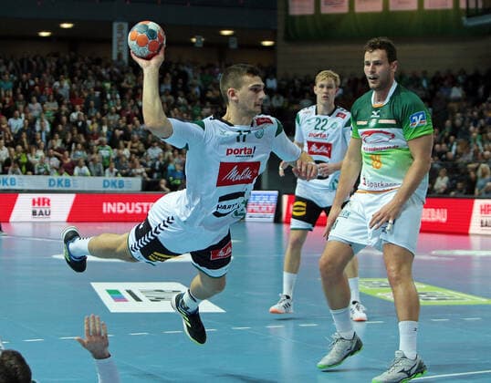 23 11 2019, xovx, Handball Bundesliga, HSG Wetzlar TSV GWD Minden emspor, Attack Minden, v l Aliaksandr Padshyvalau GWD Minden , Marian Michalczik GWD Minden , Nils Torbruegge HSG Wetzlar , Action DFL DFB REGULATIONS PROHIBIT ANY USE OF PHOTOGRAPHS as IMAGE SEQUENCES and or QUASI VIDEO Wetzlar