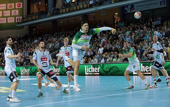 23 11 2019, xovx, Handball Bundesliga, HSG Wetzlar TSV GWD Minden emspor, v l Savvas Savvas GWD Minden , Lucas Meister GWD Minden , Marian Michalczik GWD Minden , Stefan Cavor HSG Wetzlar , Nils Torbruegge HSG Wetzlar , Christoffer Rambo GWD Minden , Aktion DFL DFB REGULATIONS PROHIBIT ANY USE OF PHOTOGRAPHS as IMAGE SEQUENCES and or QUASI VIDEO Wetzlar