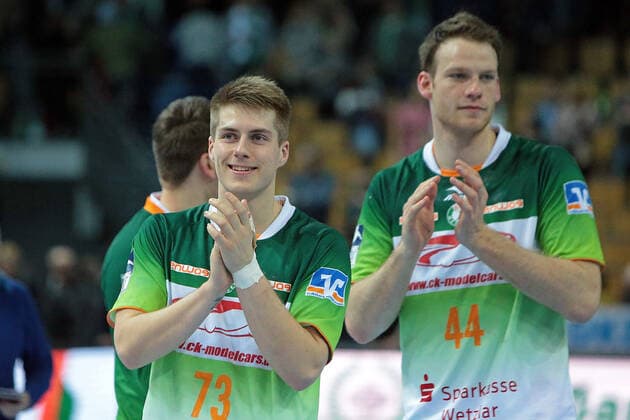 23 11 2019, xovx, Handball Bundesliga, HSG Wetzlar TSV GWD Minden emspor, The players of HSG Wetzlar celebrate the 26 23 victory against Minden v l Viggo Kristjansson HSG Wetzlar , Lenny Rubin HSG Wetzlar DFL DFB REGULATIONS PROHIBIT ANY USE OF PHOTOGRAPHS as IMAGE SEQUENCES and or QUASI VIDEO Wetzlar
