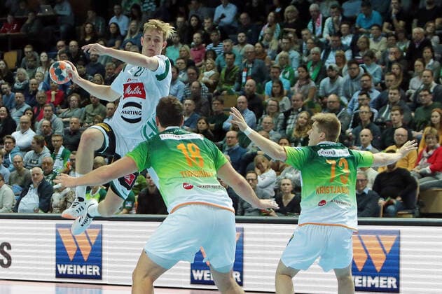 23 11 2019, xovx, Handball Bundesliga, HSG Wetzlar TSV GWD Minden emspor, Attack Minden, v l Marian Michalczik GWD Minden , Nils Torbruegge HSG Wetzlar , Viggo Kristjansson HSG Wetzlar , Aktion DFL DFB REGULATIONS PROHIBIT ANY USE OF PHOTOGRAPHS as IMAGE SEQUENCES and or QUASI VIDEO Wetzlar