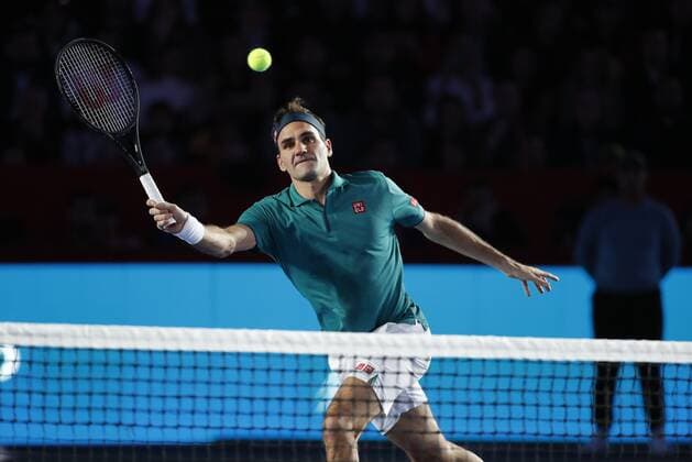 Swiss tennis player Roger Federer during a friendly match against German Alexander Zverev in the Monumental Bullring of Mexico, the one with the largest capacity in the world, which has become a tennis court for a few hours to see the legendary athlete, in Mexico City, Mexico, 23 November 2019. The Monumental Bullring of Mexico is transformed for an exhibition of Federer !ACHTUNG: NUR REDAKTIONELLE NUTZUNG!  Copyright: xJosexMendezx AME9085 20191124-637101849953805215