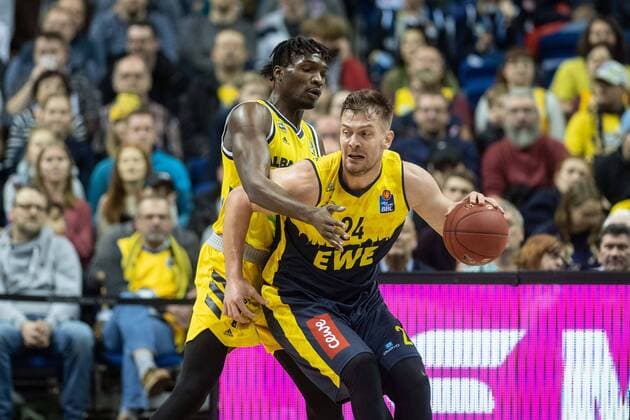 Basketball Berlin 23 11 2019 1 Bundesliga BBL Season 2019 2020 Alba Berlin EWE Baskets Oldenburg Rasid Mahalbasic Oldenburg, No 24 Landry Nnoko Alba Berlin, No 35