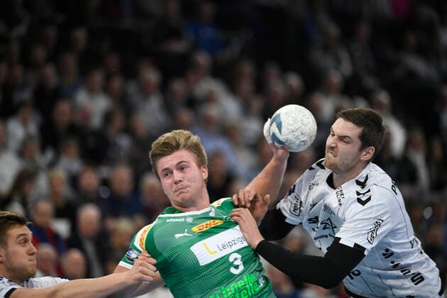 Franz Semper SC DHfK Leipzig, 3 against Hendrik Pekeler THW Kiel, 61 , Handball Bundesliga, Liqui Moly HBL, Men, 14 Matchday, THW Kiel vs. SC DHfK Leipzig, 24 11 19 Kiel Sparkassen Arena Schleswig Holstein Germany