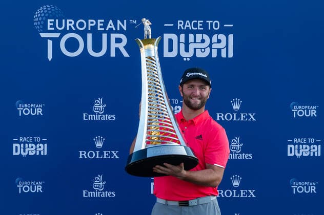 Sport Bilder des Tages Jon Rahm of Spain poses with the Race to Dubai trophy after victory in the DP World Tour Championship at Jumeirah Golf Estates, Dubai, UAE on 24 November 2019. Copyright: xGrantxWinterx 25300263