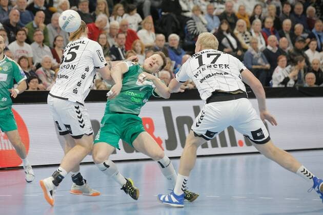 1 Handball Bundesliga THW Kiel SC DHfK Leipzig, Kiel, 24 11 2019 Luca Witzke Leipzig, 7 in throw against Lukas Nilsson Kiel, 65 and Patrick Wiencek Kiel, 17 Copyright: xBEAUTIFULxSPORTS DRPx