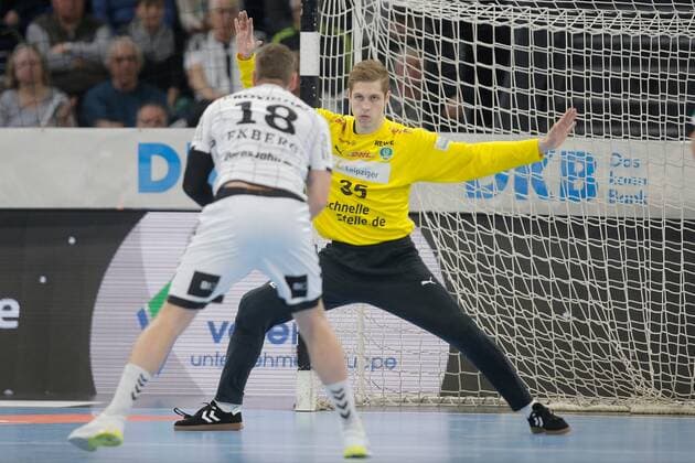 1 Handball Bundesliga THW Kiel SC DHfK Leipzig, Kiel, 24 11 2019 Goalkeeper Joel Birlehm Leipzig, 35 at 7 meters against Niclas Ekberg Kiel, 18 Copyright: xBEAUTIFULxSPORTS DRPx