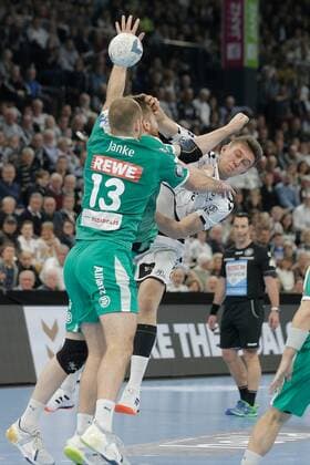 1 Handball Bundesliga THW Kiel SC DHfK Leipzig, Kiel, 24 11 2019 Nikola Bilyk Kiel, 53 in duel against Maximilian Janke Leipzig, 13 Copyright: xBEAUTIFULxSPORTS DRPx