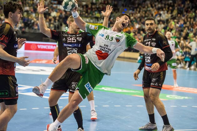 Mijajlo Marsenic GER 93 Fuechse Berlin is sitting at 7 meter circle by action game scene landscape horizontal event event Fuechse Berlin vs. HK Malmö EHF Cup 3 round 2019 20 location place Max Schmeling Halle Berlin Germany Germany Europe Date 24 11 2019 Stiehl Photography