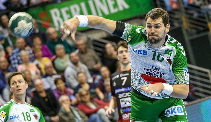 24 11 2019, Berlin, Handball, EHF Cup, 3 Round, 6 Matchday, Return match, Max Schmeling Halle, Foxes Berlin against HK Malmö Berlins Jakov Gojun throws the ball on the goal Foxes Berlin HK Malmö