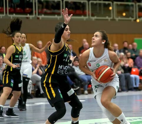 gsd zje Season 2019 20 Basketball Ladies Bundesliga DBBL flippo Baskets BG 74 inexio Royals Saarlouis Göttingens Ivana Blazevic on ball against Saarlouis Jessica Kovatch SPFhna8729