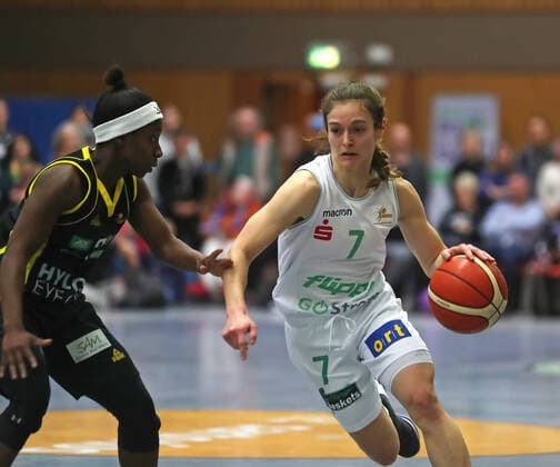 gsd zje Season 2019 20 Basketball Women Bundesliga DBBL flippo Baskets BG 74 inexio Royals Saarlouis Göttingens Jennifer Crowder on ball against Saarlouis Seraphina Asumah Kofoh SPFhna8729