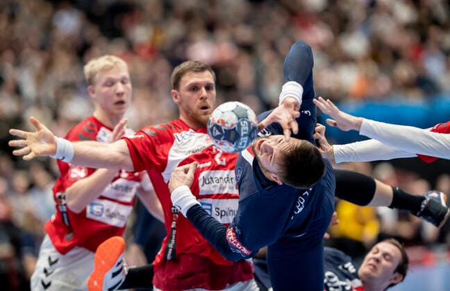 CL Mens Handball Aalborg Handball Paris Saint Germain in Jutlander Bank Arena in Aalborg on Sunday, November 24, 2019 Kamil Syprzak 21 and Benjamin Jakobsen 2 Aalborg, Aalborg,  Copyright: FotografxRenéxSchütze RenéxSchützex cop106 spdk20191124-174626-L