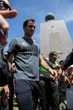 Swiss tennis players Roger Federer (C) and German tennis player Alexander Zverev (out of frame) participate in an exhibition on a mini-court located on the planet s equator, in the Middle of the World citadel, in Quito, Ecuador, 24 November 2019. Federer and Zverev are in Quito as part of their Latin American tennis exhibition tour. Tennis players Federer and Zverev in Quito !ACHTUNG: NUR REDAKTIONELLE NUTZUNG!  Copyright: xJosexJacomex AME9294 20191124-637102209945820226