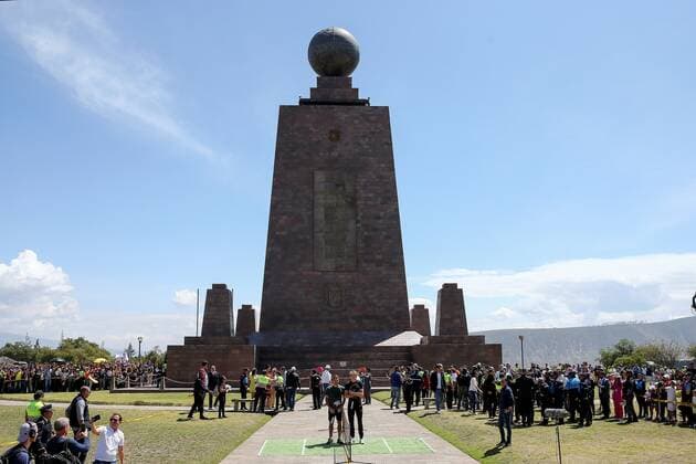 Swiss tennis players Roger Federer (L) and German tennis player Alexander Zverev (R) participate in an exhibition on a mini-court located on the planet s equator, in the Middle of the World citadel, in Quito, Ecuador, 24 November 2019. Federer and Zverev are in Quito as part of their Latin American tennis exhibition tour. Tennis players Federer and Zverev in Quito !ACHTUNG: NUR REDAKTIONELLE NUTZUNG!  Copyright: xJosexJacomex AME9285 20191124-637102209960351483