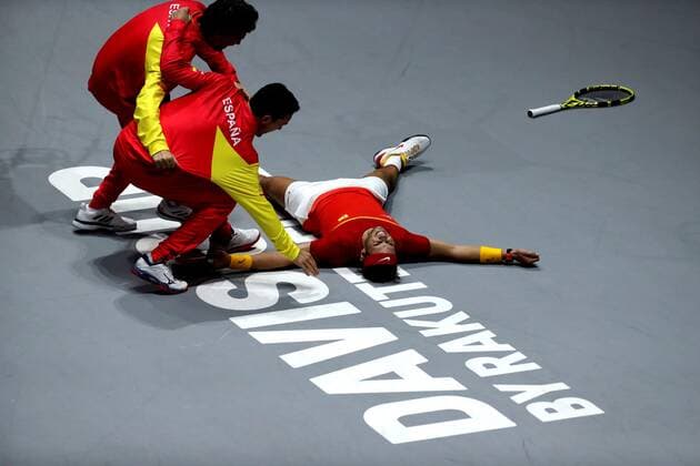 Spanish tennis player Rafa Nadal (C) celebrates with his teammates after defeating Canadian Denis Shapovalov during the Davis Cup Finals tennis tournament final tie between Canada and Spain at the Caja Magica facilities in Madrid, Spain, 24 November 2019. Spain vs. Canada !ACHTUNG: NUR REDAKTIONELLE NUTZUNG!  Copyright: xKikoxHuescax GRAF6487 20191124-637102285052711145