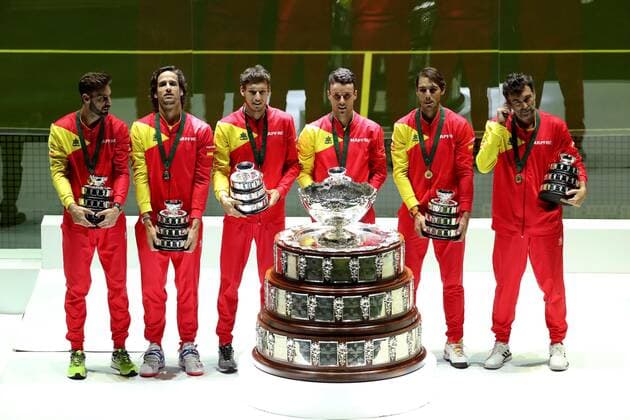Spain tennis team (L-R); tennis players Marcel Granollers, Feliciano Lopez, Pablo Carreno, Roberto Bautista, Rafa Nadal and captain Sergi Bruguera; pose on the podium after winning the Davis Cup Finals tennis tournament final tie against Canada at the Caja Magica facilities in Madrid, Spain, 24 November 2019. Spain vs. Canada !ACHTUNG: NUR REDAKTIONELLE NUTZUNG!  Copyright: xKikoxHuescax GRAF6544 20191124-637102307220642573