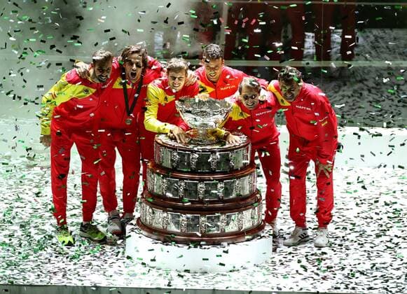 Tennis players of the Spanish Davis Cup team celebrate their victory in the Davis Cup Madrid Finals after winning Canada in Madrid, Spain, late 24 November 2019 (issued 25 November 2019). Spain wins Davis Cup Madrid Finals !ACHTUNG: NUR REDAKTIONELLE NUTZUNG!  Copyright: xKikoxHuescax GRAF6563 20191125-637102676567611042